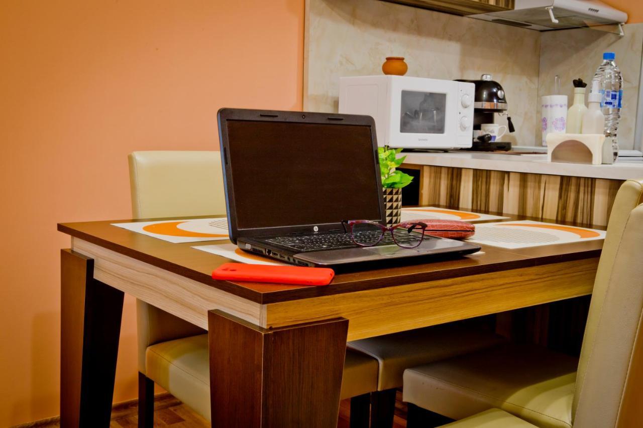 Sunflower Apartment City Center Plovdiv Esterno foto